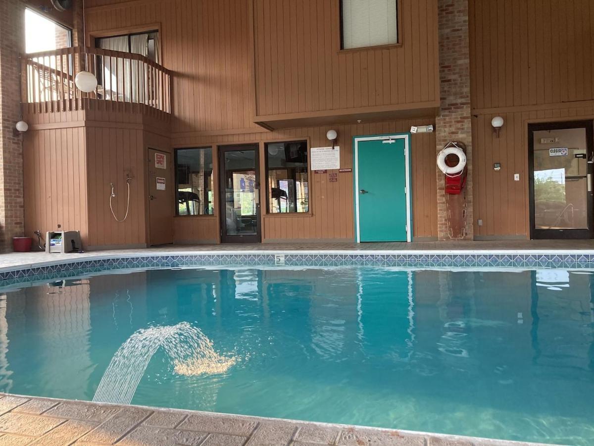 Royal Inn Suites Huntington エクステリア 写真