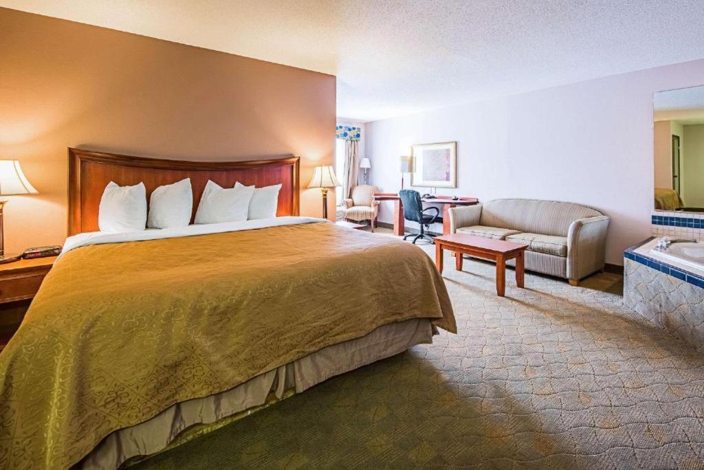 Royal Inn Suites Huntington エクステリア 写真