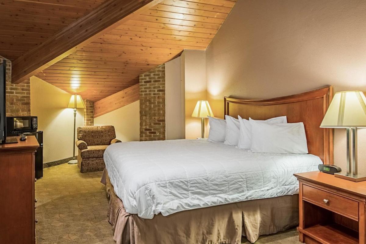 Royal Inn Suites Huntington エクステリア 写真