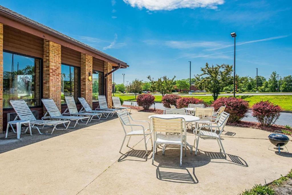 Royal Inn Suites Huntington エクステリア 写真