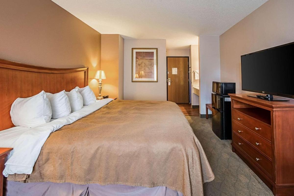 Royal Inn Suites Huntington エクステリア 写真
