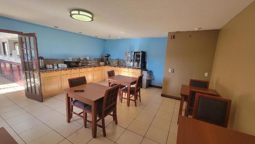 Royal Inn Suites Huntington エクステリア 写真