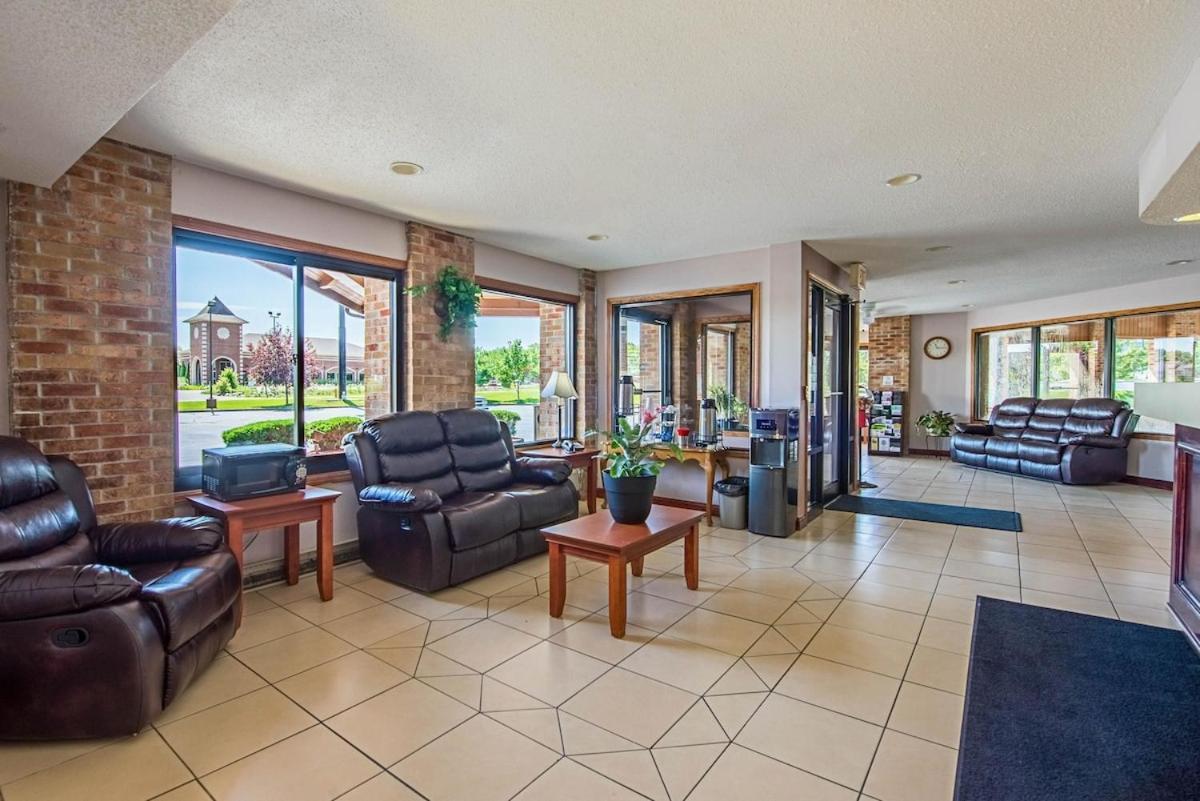Royal Inn Suites Huntington エクステリア 写真